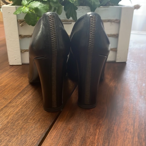 Stuart Weitzman Shoes - Picture 4 of 6